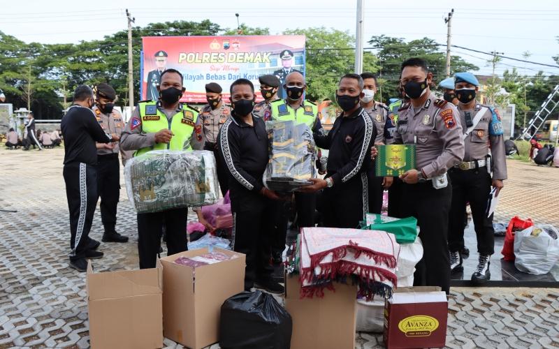 Polres Demak Galang Dana Untuk Korban Erupsi Gunung Semeru