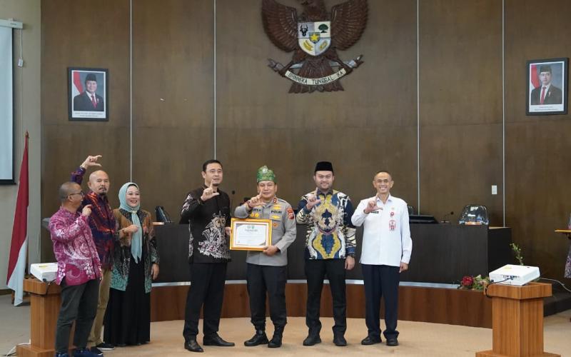 Polda Riau Raih Dua Penghargaan Keterbukaan Informasi Publik