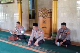Perkuat Keimanan dan Mental, Personel Polres Bengkulu Selatan Rutin Gelar Binrohtal di Masjid Sulaiman Al-Farizi