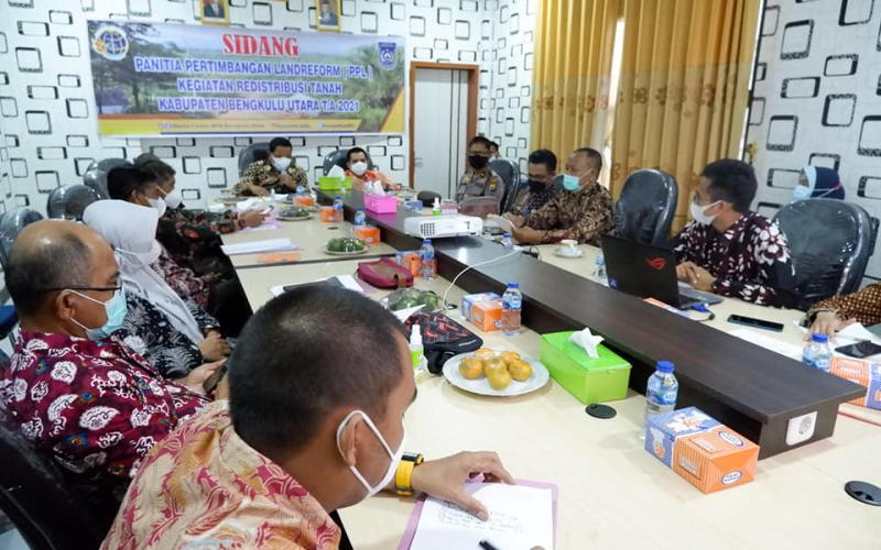 Bupati Bengkulu Utara bersama jajaran Kantor Pertanahan Kab