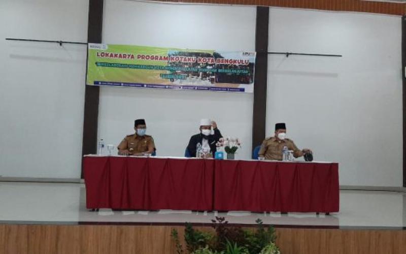 Pemerintah Kota Bengkulu begitu semangat untuk membangun Kota Bengkulu layak huni dan berkelanjutan, seperti tema diangkat dalam acara lokakarya program Kota TaNJpa Kumuh (KOTAKU) Kota Bengkulu, Rabu (13/9/2021).