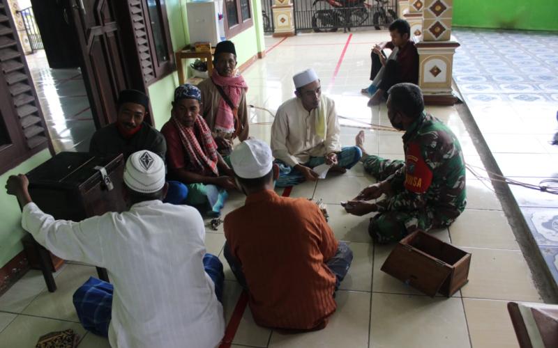 Melihat Aktivitas Babinsa Bersama Tokoh Agama di Desa Kampuri