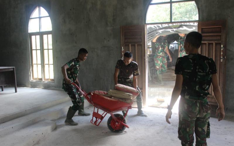 Satgas TMMD Tambah Material Perbaikan Gereja Mawar Saron 