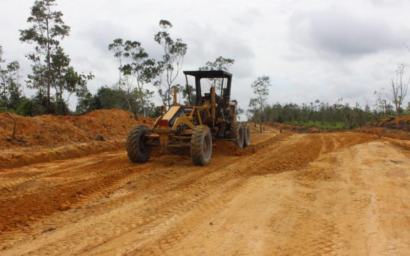 Personel TMMD Lakukan Finishing Sasaran Jalan 