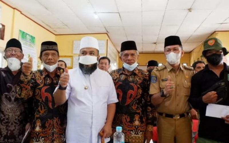 Helmi saat menghadiri acara pembagian BOp di kantor lurah Panorama Kecamatan Singaran Pati