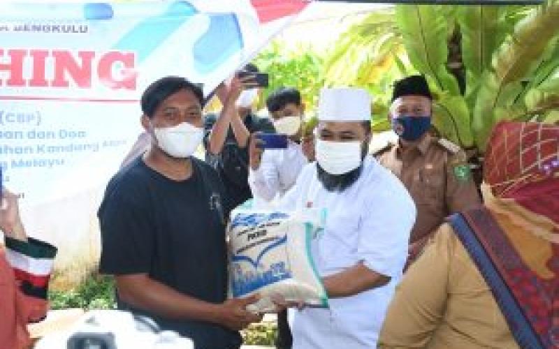Unik, Helmi Hasan Bagi Beras 10 Kg Lebih Sebutir ke Warga, Seperti Apa Bentuknya?