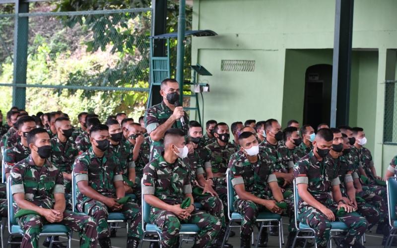 Pengarahan Danrem 033/WP Kepada Seluruh Prajurit dan PNS Korem 033/WP