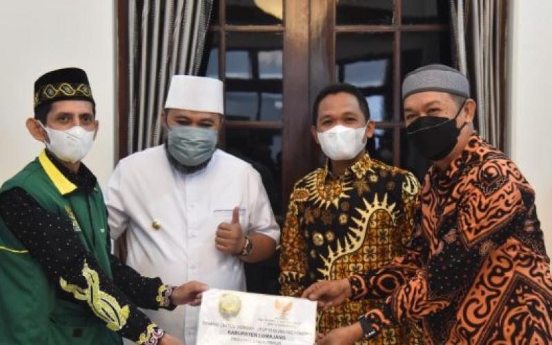 Lagi Beri Bantuan Korban Erupsi Semeru, Walikota Helmi Malah Tak Sengaja Buat Bupati Lumajang Tercengang