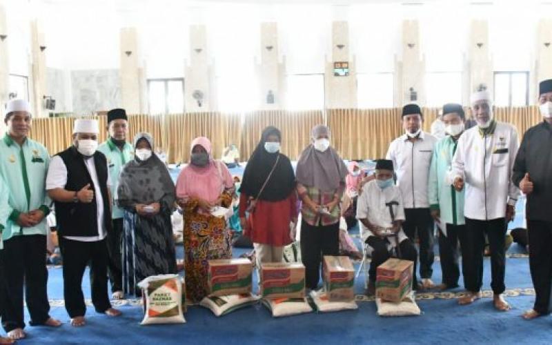 Puncak HUT Baznas, Puluhan Duafa Dapat Santunan Jatah Hidup dan Sembako