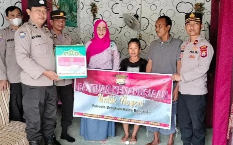 Polsek Ratu Samban Distribusikan Bansos ke Warga 3 Kelurahan