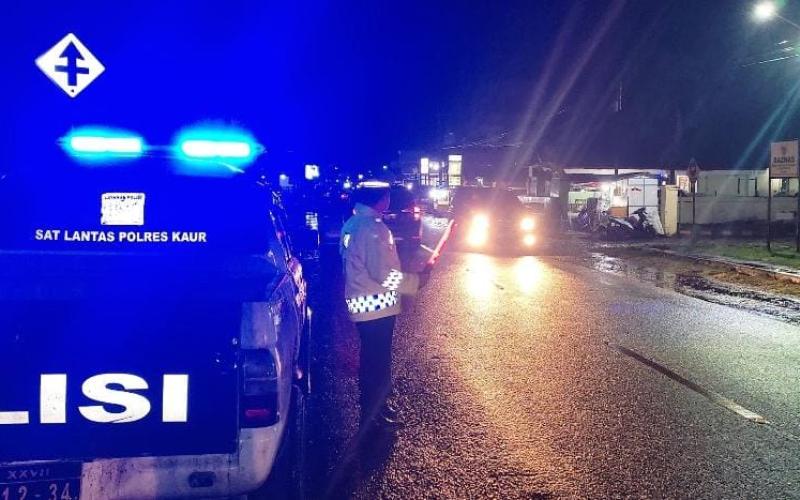 Ciptakan Kamseltibcar Lantas Aman dan Lancar, Sat Lantas Polres Kaur Patroli Blue Light
