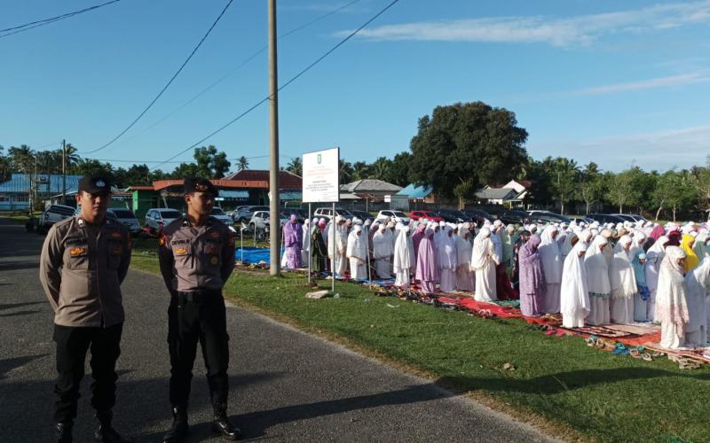 Berikan Rasa Aman dan Nyaman, Polres Kaur dan Polsek Jajaran Berikan Pengamanan Salat Iduladha 1444 H 