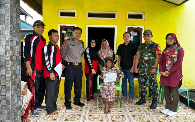 Bhabinkamtibmas Polsek Padang Guci Hulu Hadiri Penyaluran BLT DD di Air Kering 2