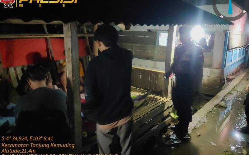 Cegah Tindakan Kejahatan 3C, Polsek Tanjung Kemuning Patroli Dialogis