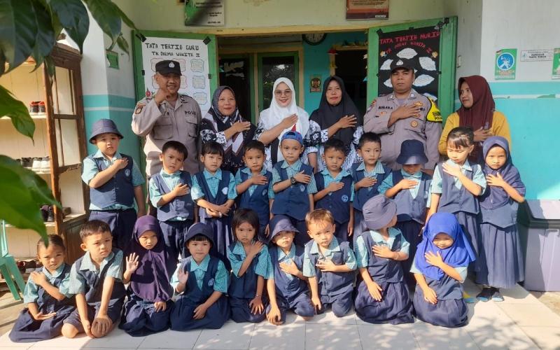Bina Para Siswa, Polsek Maje Gelar Police Go To School di TK Paud Dharma Wanita
