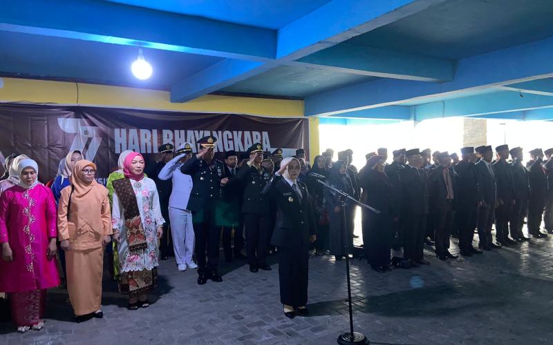 Diguyur Hujan, Upacara dan Syukuran HUT Bhayangkara Ke 77 di Mukomuko Berjalan Khidmat