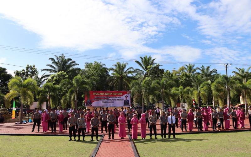 40 Personel Polres Mukomuko Mendapat Kenaikan Pangkat