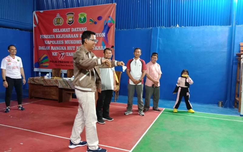 Meriahkan Hut Bhayangkara Ke 77, Kapolres Mukomuko Gelar Turnamen Badminton