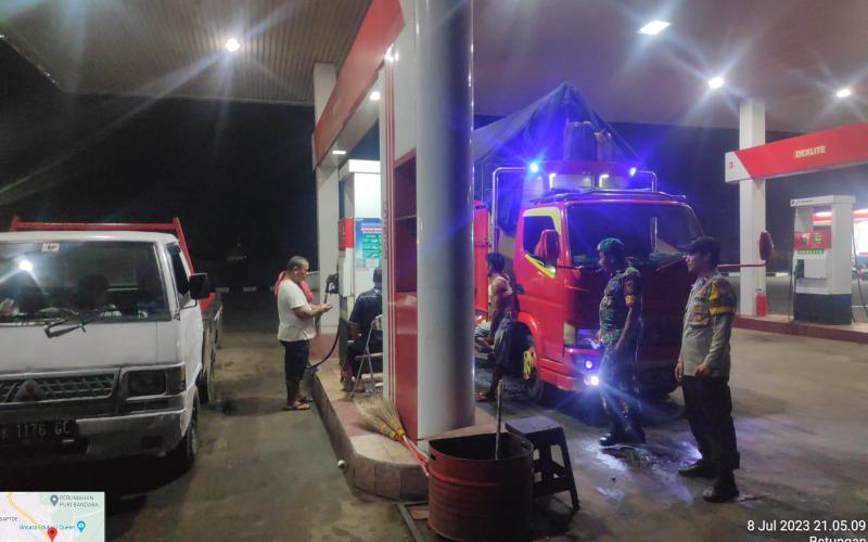 Jaga Situasi Kamtibams, Personel Polsek Selebar dan Anggota Koramil 407-07 Kampung Melayu Gelar Patroli Gabungan