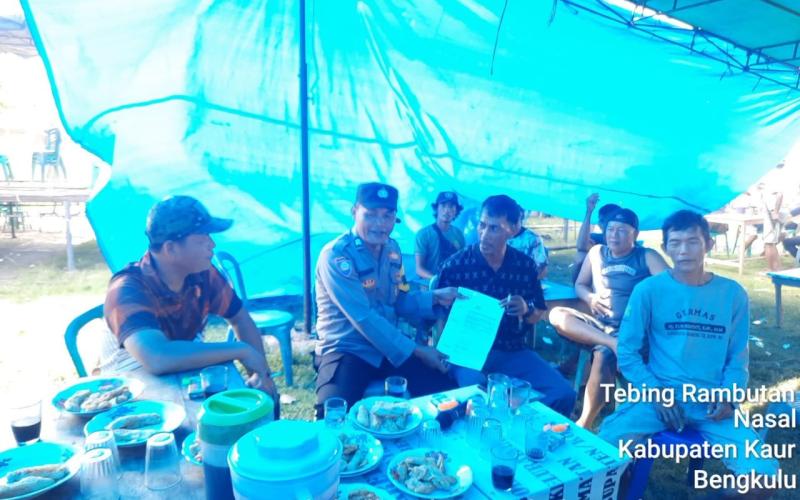 Warga Desa Tebing Rambutan Dapatkan Pelayanan Delivery Penerbitan SIK dari Polsek Nasal