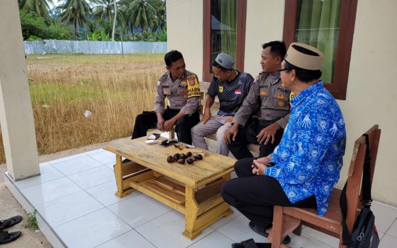 Bhabinkamtibmas Sambangi Tokoh Agama Guna Jalin Silahturahmi dan Sampaikan Imbauan Kamtibmas 