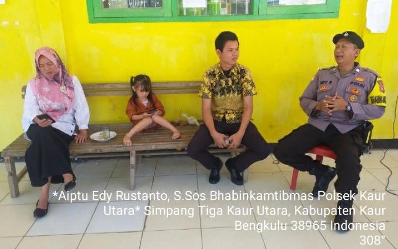 Sambang Kamtibmas Bersama Tomas, Bhabinkamtibmas Polsek Kaur Utara Ajak Jaga Kamtibmas 