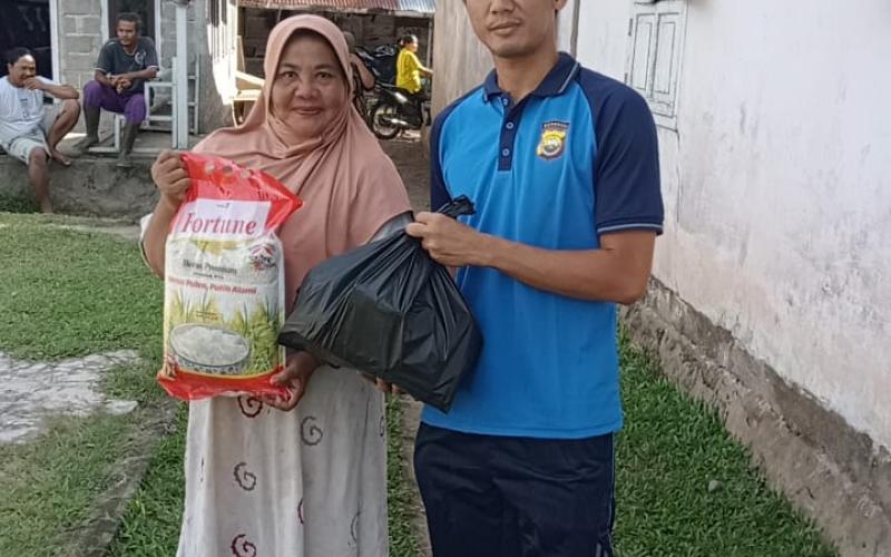 Rutin Setiap Jumat, Polres Mukomuko Kembali Berbagi kepada Masyarakat Melalui Polisi Rw