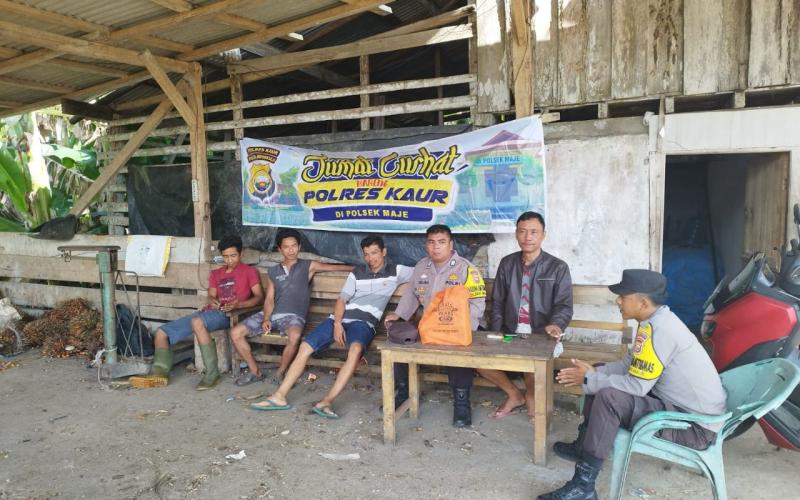 Jumat Curhat Bersama Warga Desa Linau, Kapolsek Maje Sampaikan Imabauan Kamtibmas