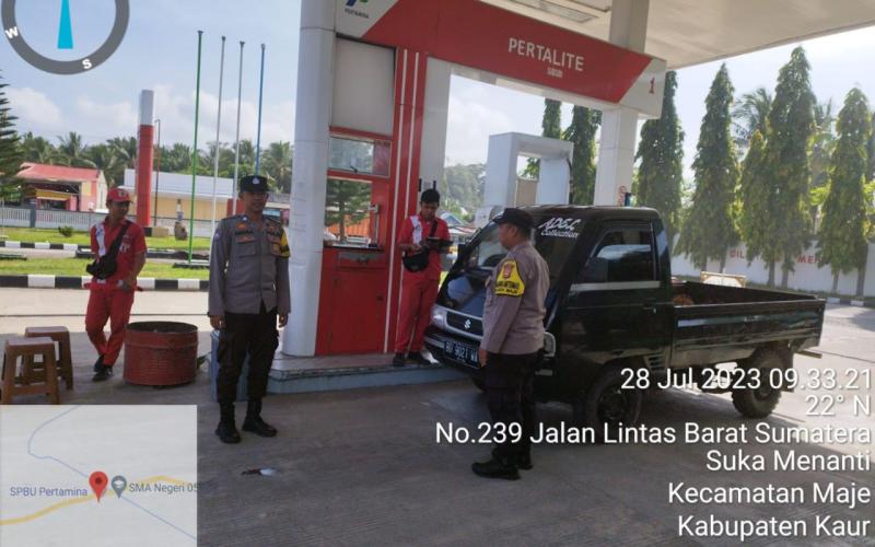 Cegah Kendaraan Mengisi Berulang, Polsek Maje Lakukan Pengamanan dan Pengawasan di SPBU 