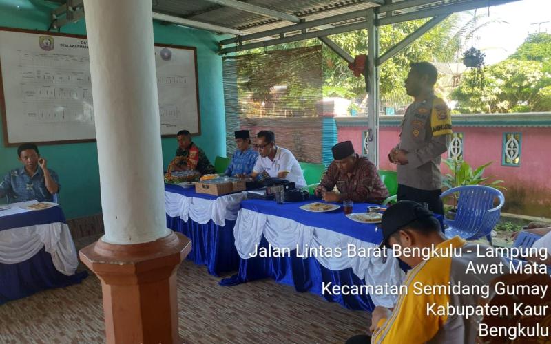 Monitoring Penyaluran BLT DD, Bhabinkamtibmas Ingatkan KPM Gunakan Bantuan Sesuai degan Kebutuhan Sehari-Hari
