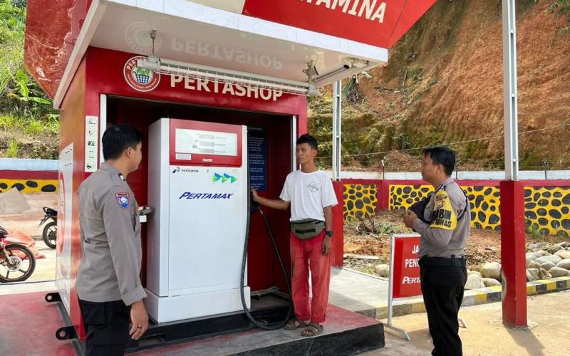 Polsek Muara Sahung Monitoring Ketersediaan BBM Jenis Pertamax di Pertashop 