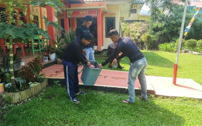 Rutin, Polsek Muara Sahung Gelar Kebersihan Seputaran Mako Ciptakan Kenyamanan