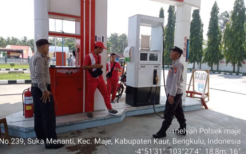 Cegah Penimbunan BBM Bersubsidi, Polsek Maje Lakukan Pengamanan dan Pengawasan di SPBU Air Numan 