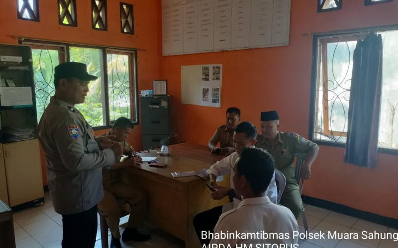 Sambangi Kantor Camat, Bhabinkamtibmas Polsek Muara Sahung Sampaikan Imbaun Kamtibmas