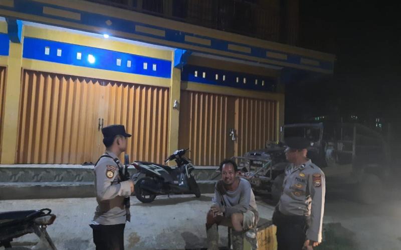 Bhabinkamtibmas Polsek Muara Sahung Patroli Rutin di Seputran Wilkum