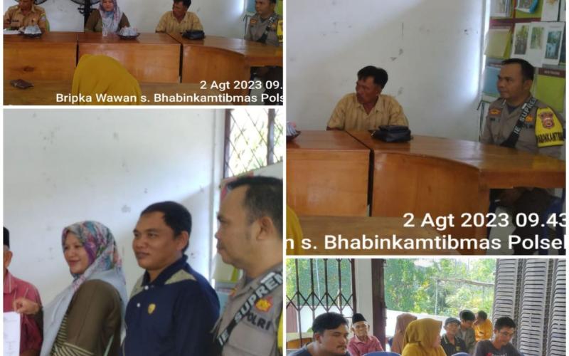 Bhabinkamtibmas Polsek Kaur Tengah Monitoring Penyaluran BLT DD Tahap III di Desa Kemang Manis 