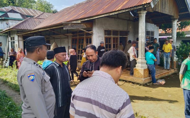 Polsek Ujan Mas Amankan Lokasi Dugaan KDRT Berujung Aksi Bunuh Diri