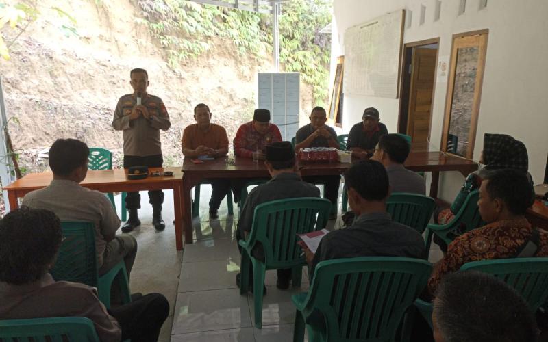 Polsek Nasal Hadiri Pertemuan Pihak Koperasi Mitra dengan PT Ciptamas Bumi Selaras