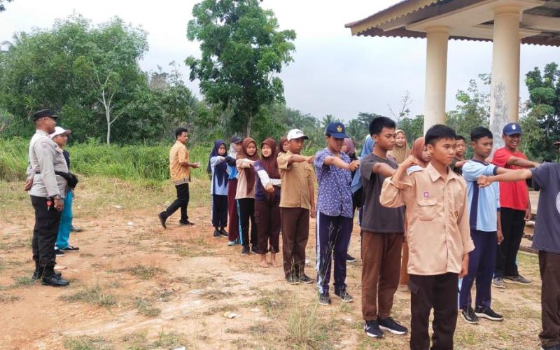 Polsek Nasal, Berikan Materi Pelatihan Kepada Petugas Paskibraka Kecamatan 