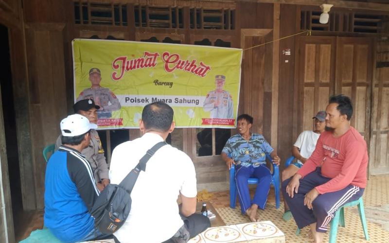 Polsek Muara Sahung Jumat Curhat Bersama Calon Kades dan Tokoh Masyarakat Desa Bukit Makmur