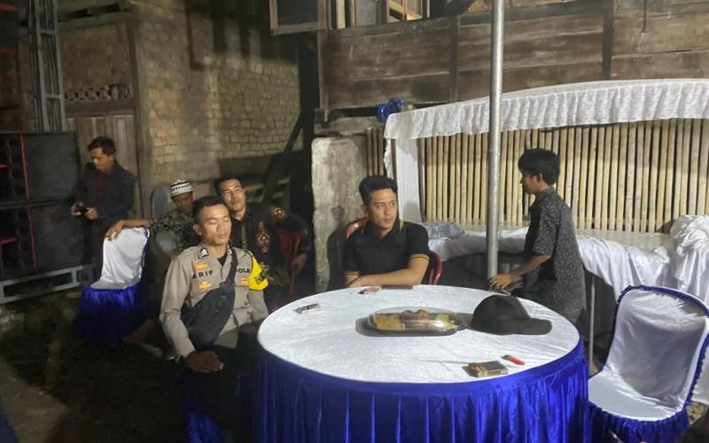 Cegah Gangguan Kamtibmas, Bhabinkamtibmas Polsek Kaur Utara Lakukan Monitorng dan Imbauan Kegiatan Hiburan Malam Pesta Pernikahan