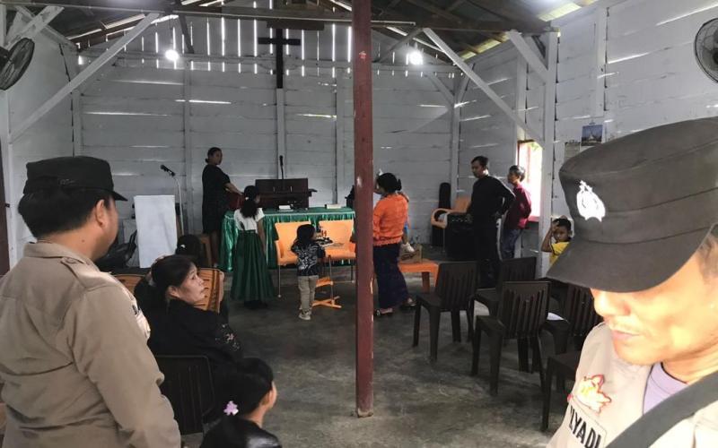 Berikan Pengamanan kepada Jemaat Kristiani, Polsek Kaur Selatan Monitoring Ibdah Minggu di Pospel HKBP 