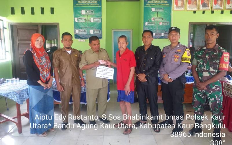 Bhabinkamtibmas Polsek Kaur Utara Monitoring Pembagian BLT-DD Tahap III Tahun 2023