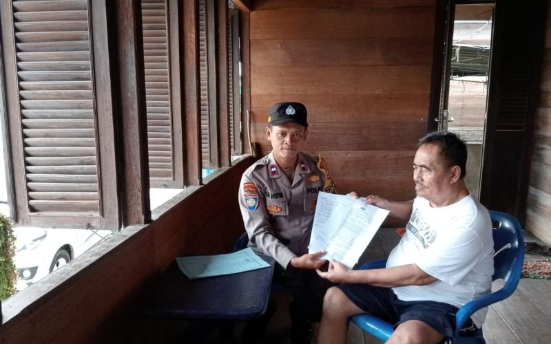Giat Bhabinkamtibmas Program Inovasi Delivery Mengantar Surat Izin Keramaian Untuk Warga Yang Membutuhkan