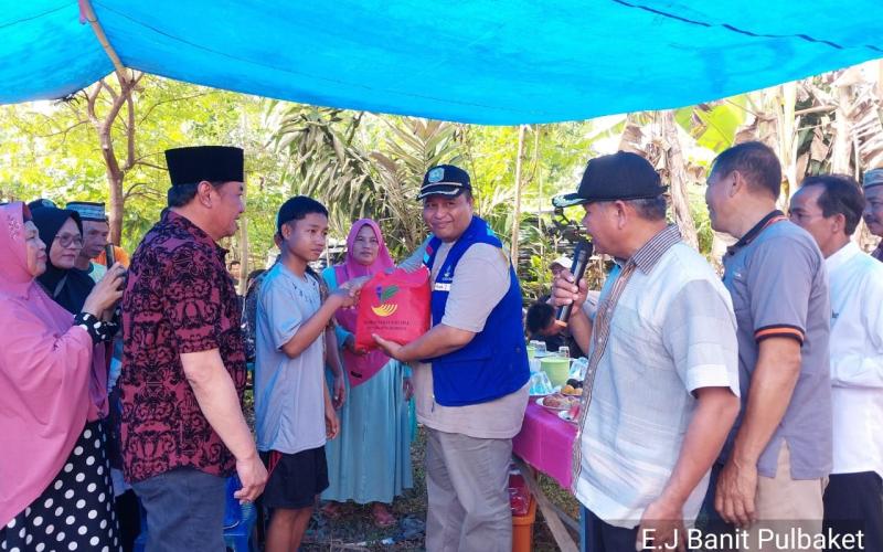 Polsek Padang Guci Hulu Monitoring Penyaluran Bantuan oleh Wagub Rosjhonsyah kepada Korban Kebakaran  
