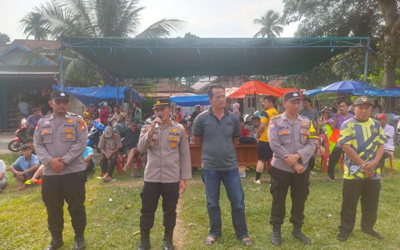 Laksanakan Pengamanan Turnament Sepak Bola, Personel Polsek Kaur Utara Sampaikan Imbauan  