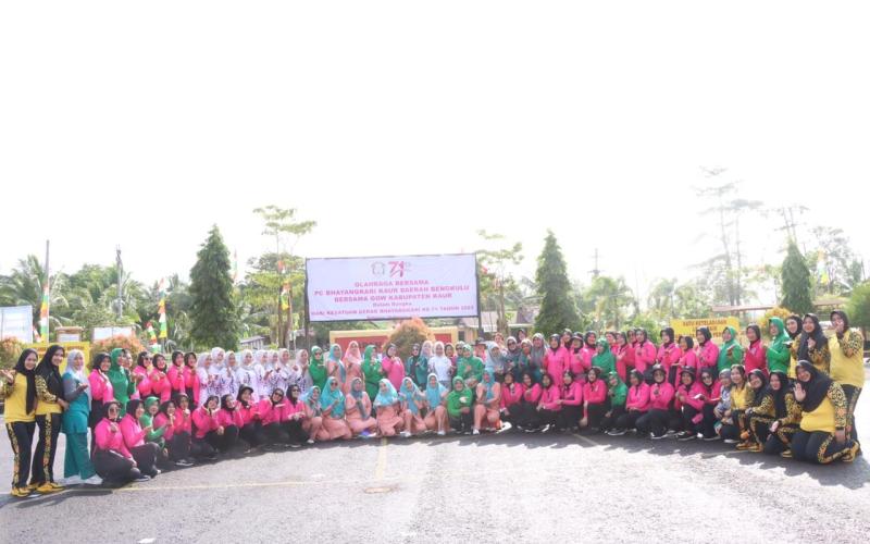 Hari Kesatuan Gerak Bhayangkari Ke 71, PC Bhayangkari Kaur Bersama GOW Kabupaten Kaur Gelar Olahraga Bersama 