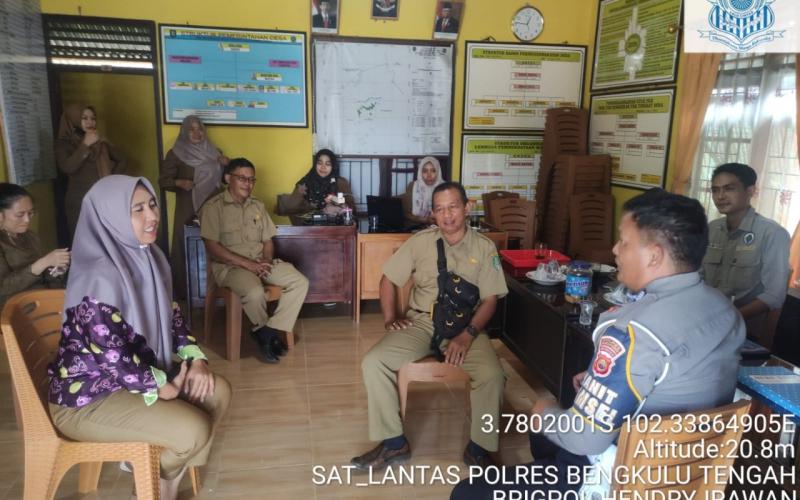 Personel Sat Lantas Polres Benteng Survei Kampung Tertib Lalu Lintas dan Kordinasi dengan Perangkat Desa Taba Pasma