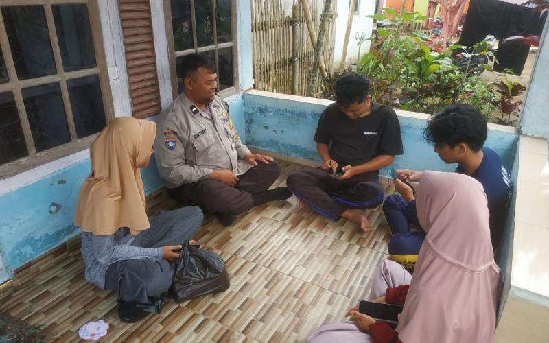 Sambang Desa, Bhabinkamtibmas Sampaikan Imbauan kepada Warga