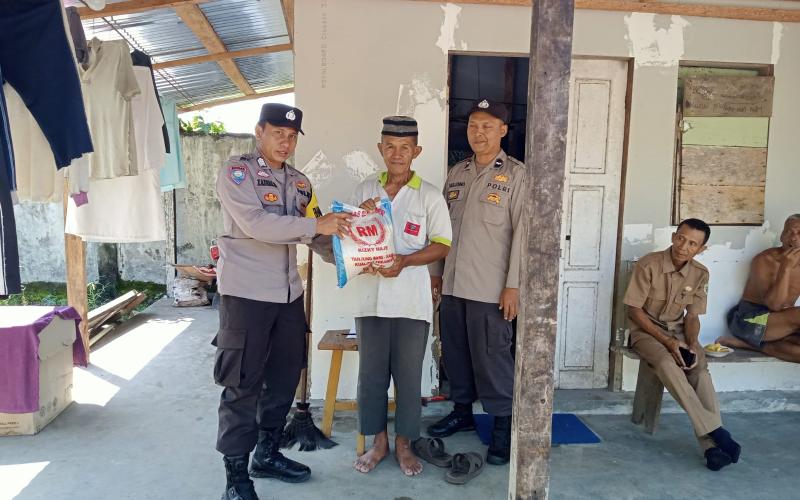Kegiatan Selasa Berbagi, Polsek Maje Salurkan Bantuan Kepada Warga Kurang Mampu